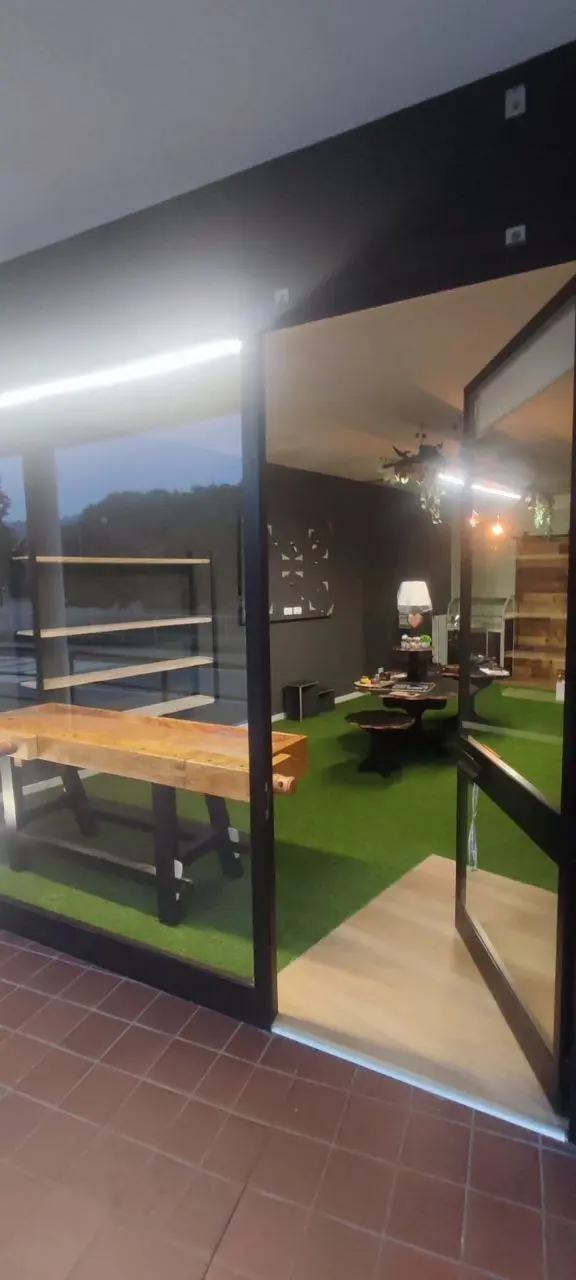 Immagine per Locale commerciale in vendita a Torino via Torre Pellice 17