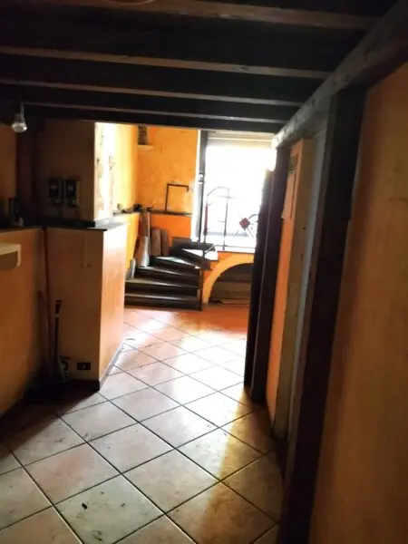 Negozio via Dei Volsci 105, Roma