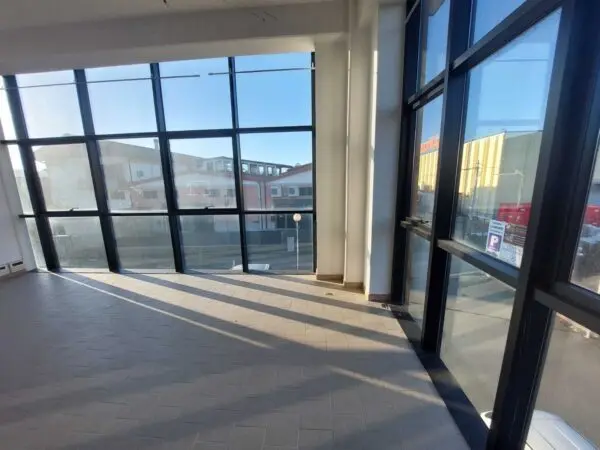 Immagine per Locale commerciale in vendita a Sarzana via Del Murello 6