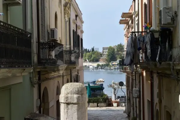 Villa Trifamiliare via Lucio Scarano 13, Brindisi