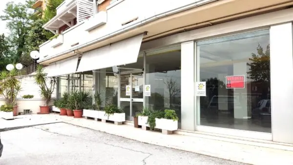 Locale Commerciale via Elpidien, Montegranaro