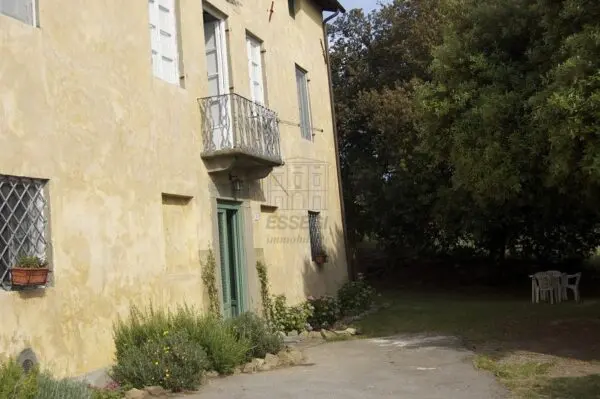 Casale via Di Matraia, Lucca