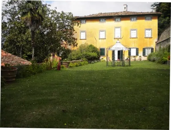 Casale via Di Matraia, Lucca