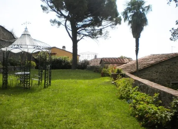 Casale via Di Matraia, Lucca