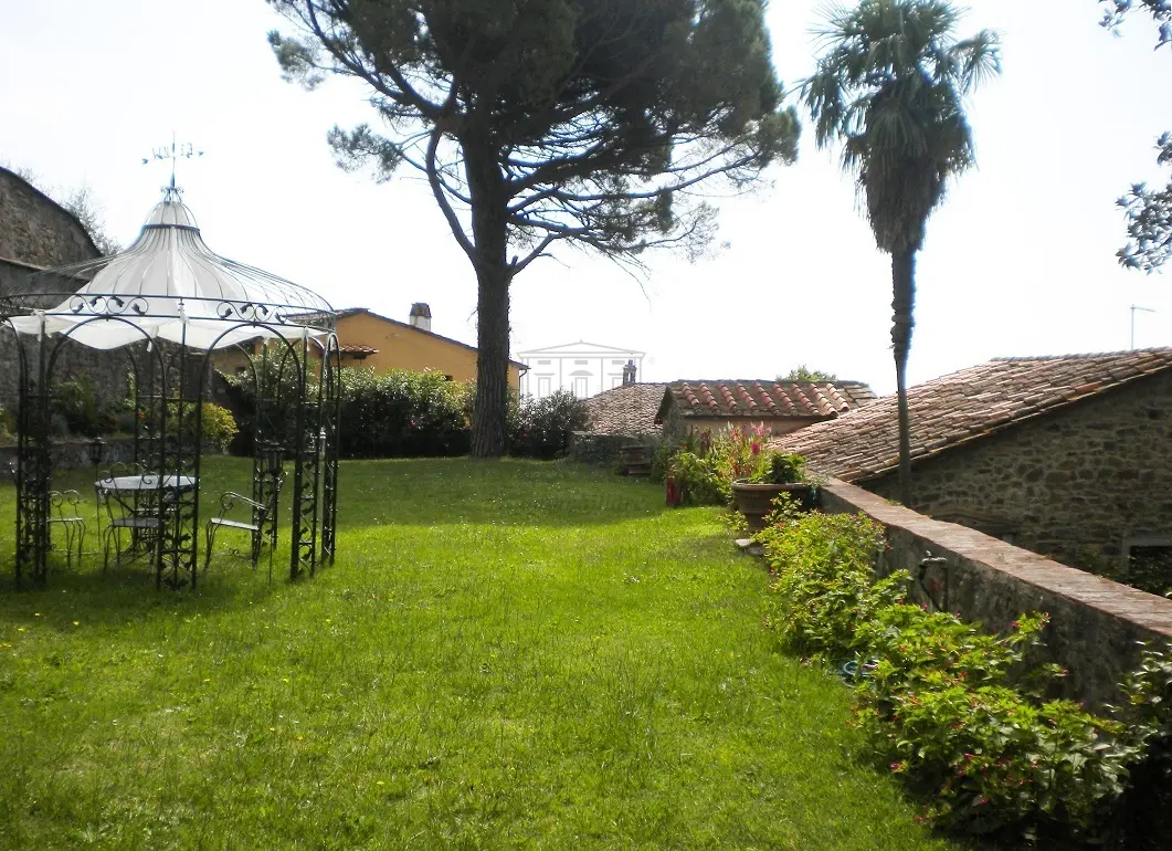 Immagine per Casale in vendita a Lucca via Di Matraia