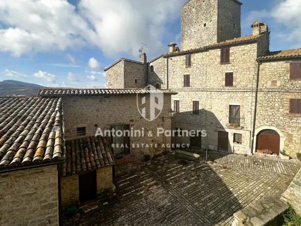 Casa via Frazione Izzalini 14, Todi