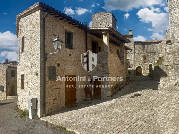 Casale via Frazione Izzalini, Todi