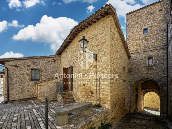 Casale via Frazione Izzalini, Todi