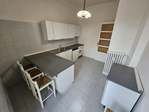 Trilocale 18, Asti