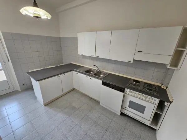 Trilocale 18, Asti