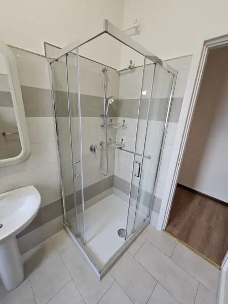 Trilocale 18, Asti