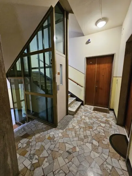 Trilocale 18, Asti