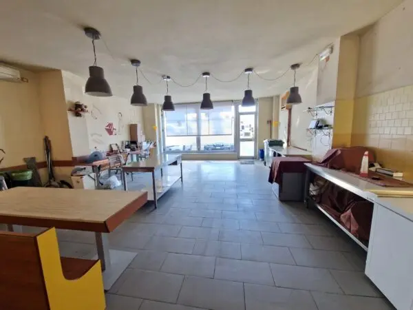 Commerciale viale Agostino Marti, Borgo Giannotti, Lucca