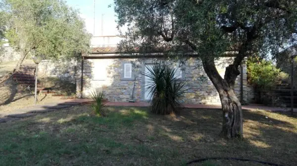 Villa via Giovanni Xxiv, Fosdinovo