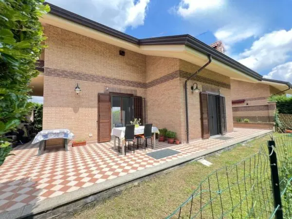 Villa Unifamiliare strada Romana, Villaggio, Caselette