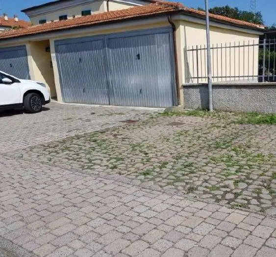 Garage via Cisa Snc, Sarzana