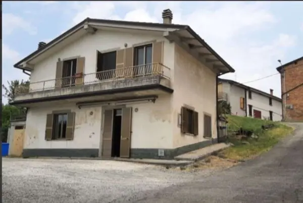 Appartamento 13, Varano De' Melegari