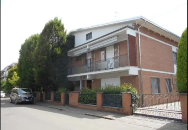 Appartamento via Zoboli 76, Modena