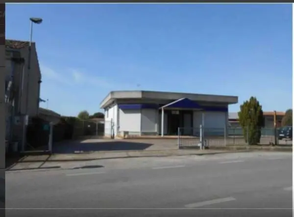 Negozio via Borgonovo 545, Castagnaro