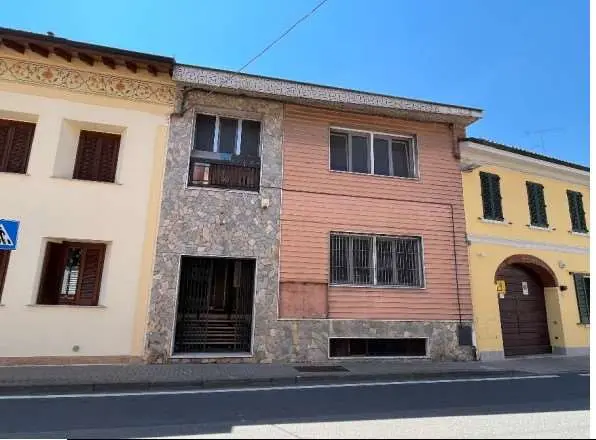Capannone via Cesare Balbi 67, Ospedaletto Lodigiano
