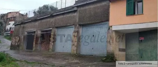 Garage strada Civezza, Imperia