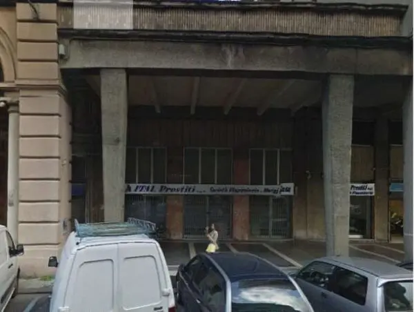 Negozio 11-13 R, Genova