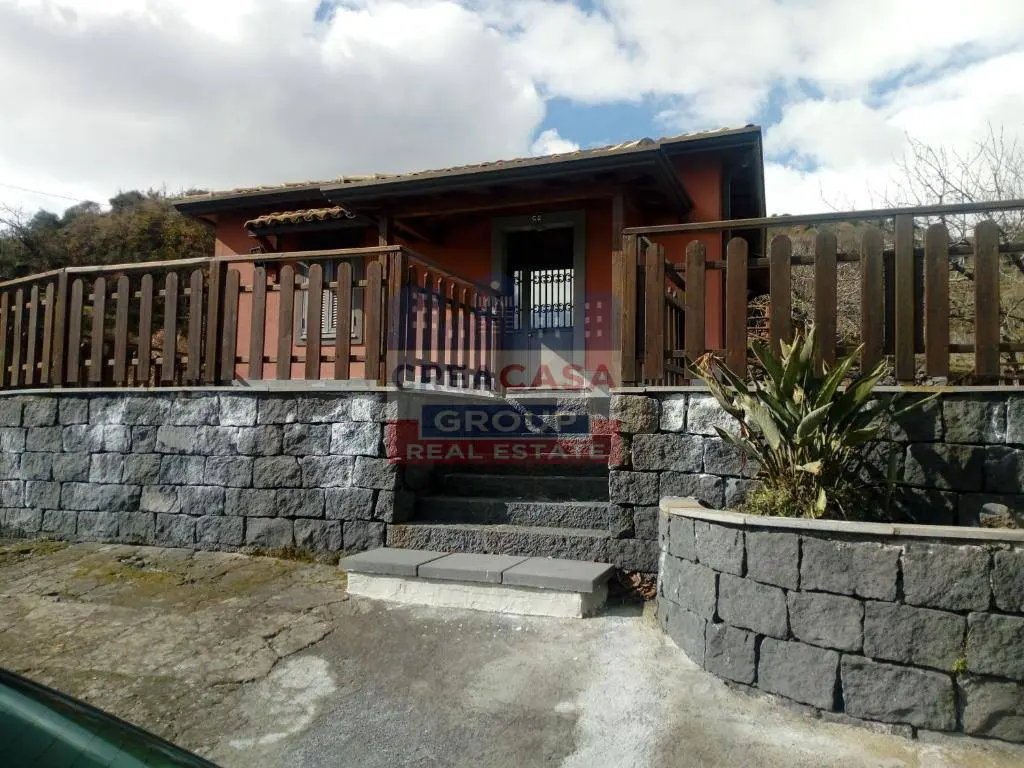 Immagine per Baita/Chalet/Trullo in vendita a Linguaglossa Strada Regionale Mareneve 
