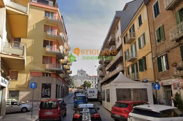 Locale Commerciale via Semicentro, Campobasso