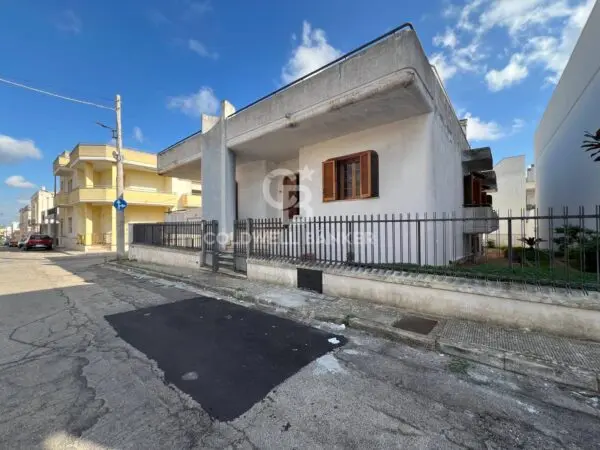 Villa via Delle Rose 10, Galatina
