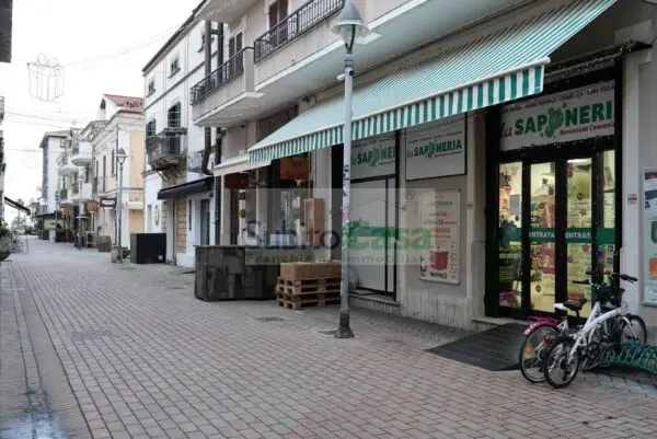 Attività Commerciale via Dei Latini, Roseto Degli Abruzzi