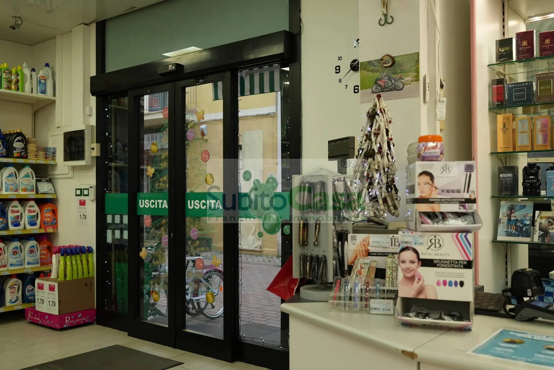 Immagine per Attività Commerciale in vendita a Roseto degli Abruzzi Via Dei Latini 
