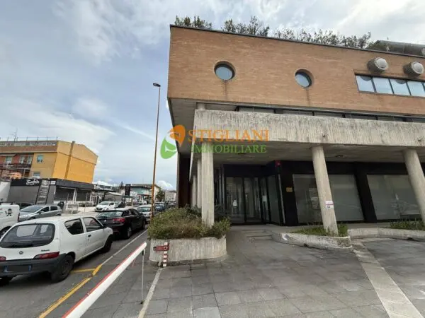 Locale Commerciale via Tiberio, Campobasso