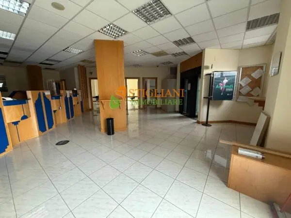 Locale Commerciale via Iv Novembre, Campobasso