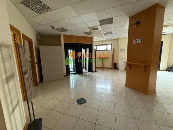 Locale Commerciale via Iv Novembre, Campobasso