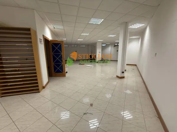Locale Commerciale via Iv Novembre, Campobasso