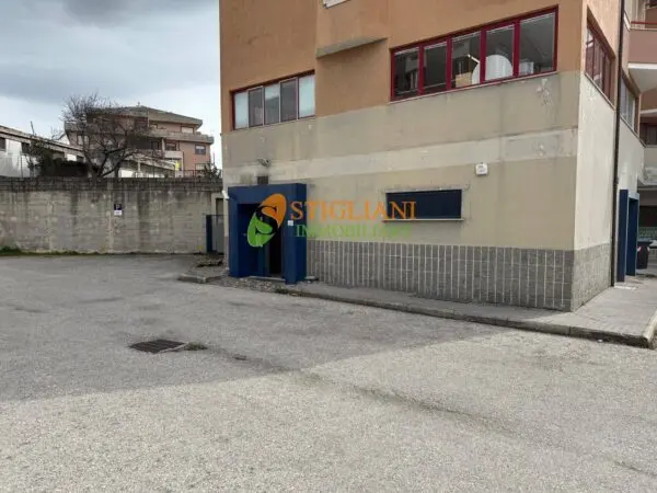 Locale Commerciale via Iv Novembre, Campobasso
