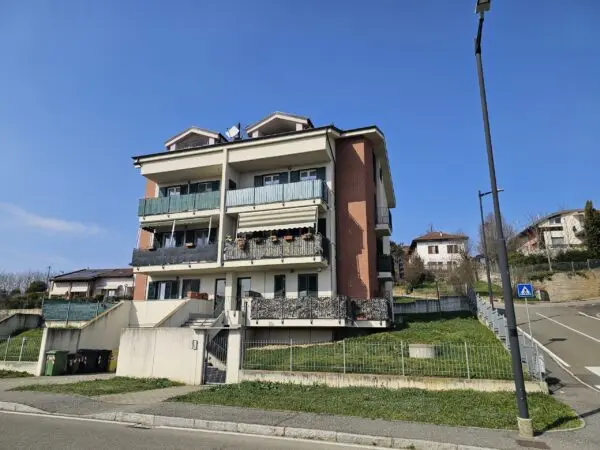 Trilocale via Fratelli Giuntelli 19, Asti
