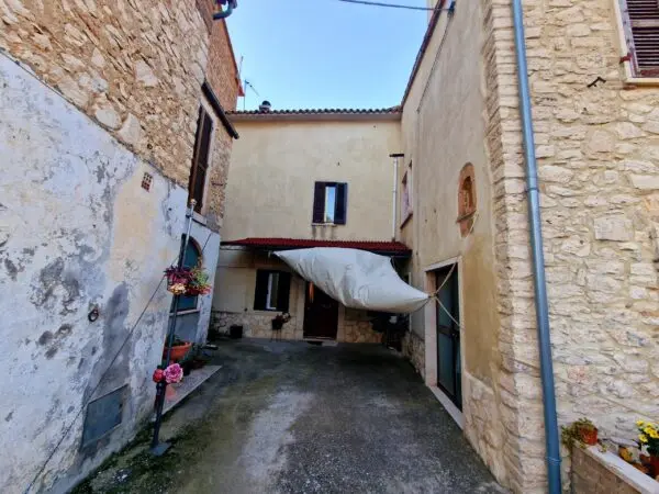Terratetto via Del Giuoco 2, Guardea