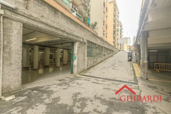 Locale Commerciale via Ruggero Leoncavallo 18r, Sestri Ponente, Genova