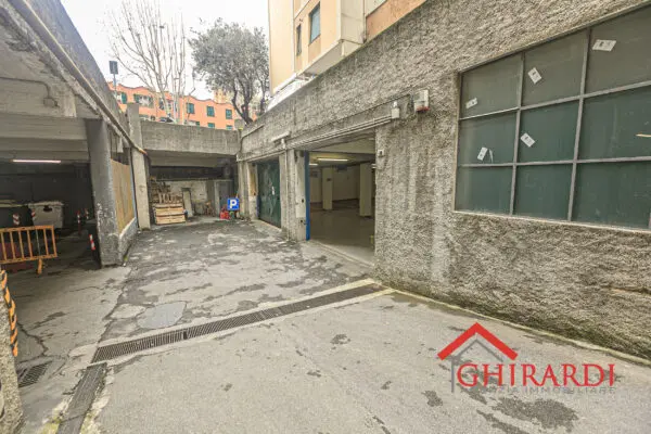 Locale Commerciale via Ruggero Leoncavallo 18r, Sestri Ponente, Genova