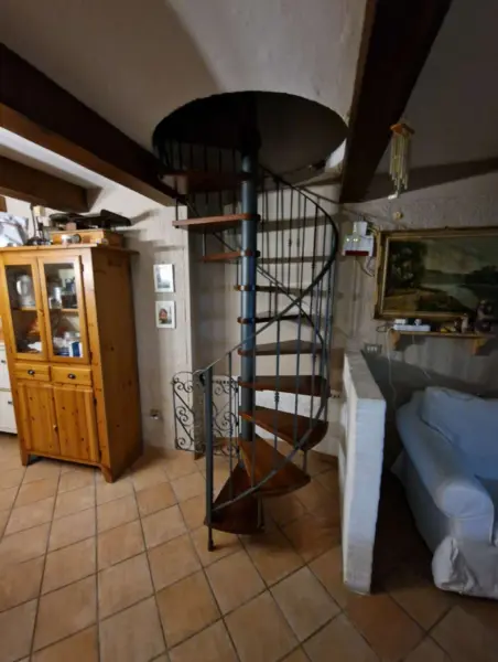 Trilocale via Montecchio Bassa, Borghi