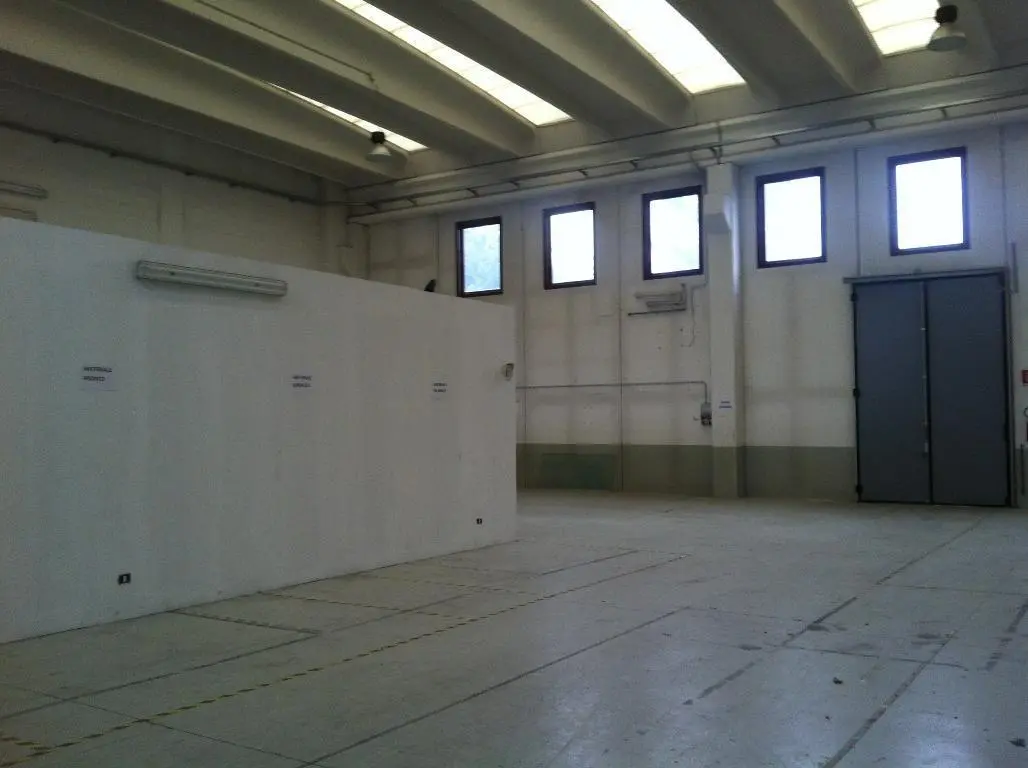 Immagine per Magazzino in vendita a Lucca via Di Salicchi