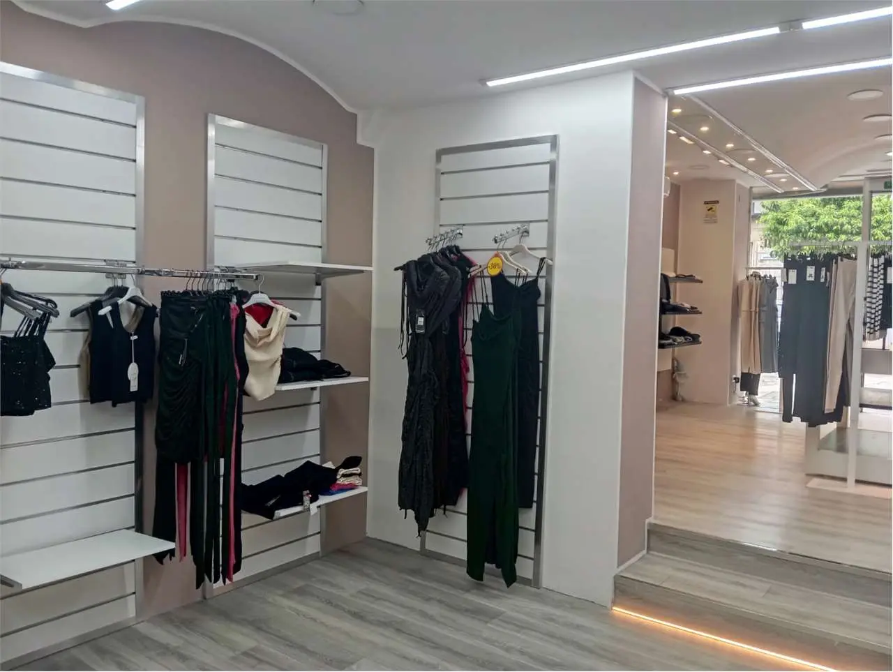 Immagine per Abbigliamento in vendita a Bagheria