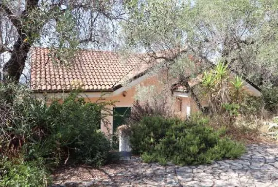 Villa strada Cason Della Guardia 21, Imperia