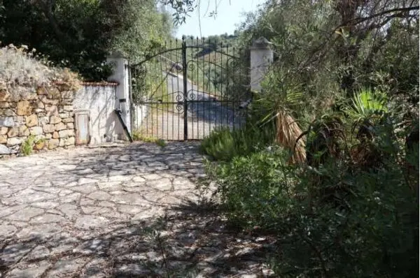 Villa strada Cason Della Guardia 21, Imperia