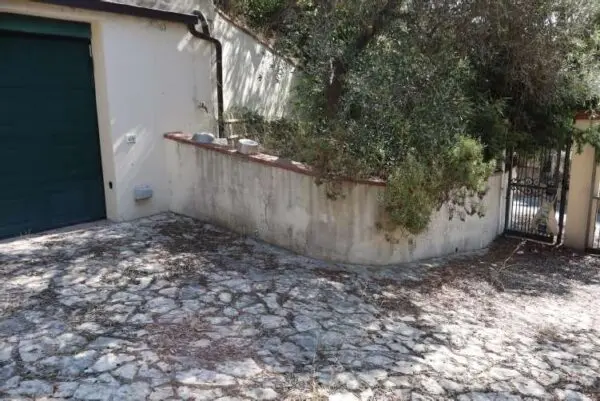 Villa strada Cason Della Guardia 21, Imperia