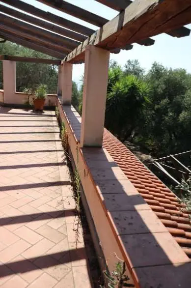 Villa strada Cason Della Guardia 21, Imperia