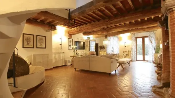 Casale 9, Lucca
