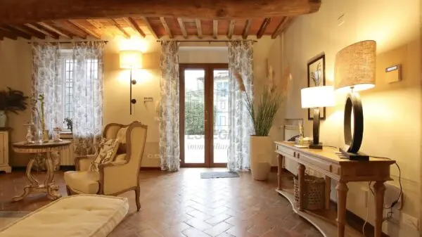 Casale 9, Lucca