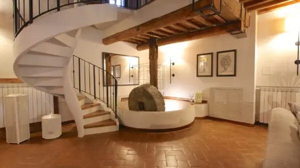 Casale 9, Lucca